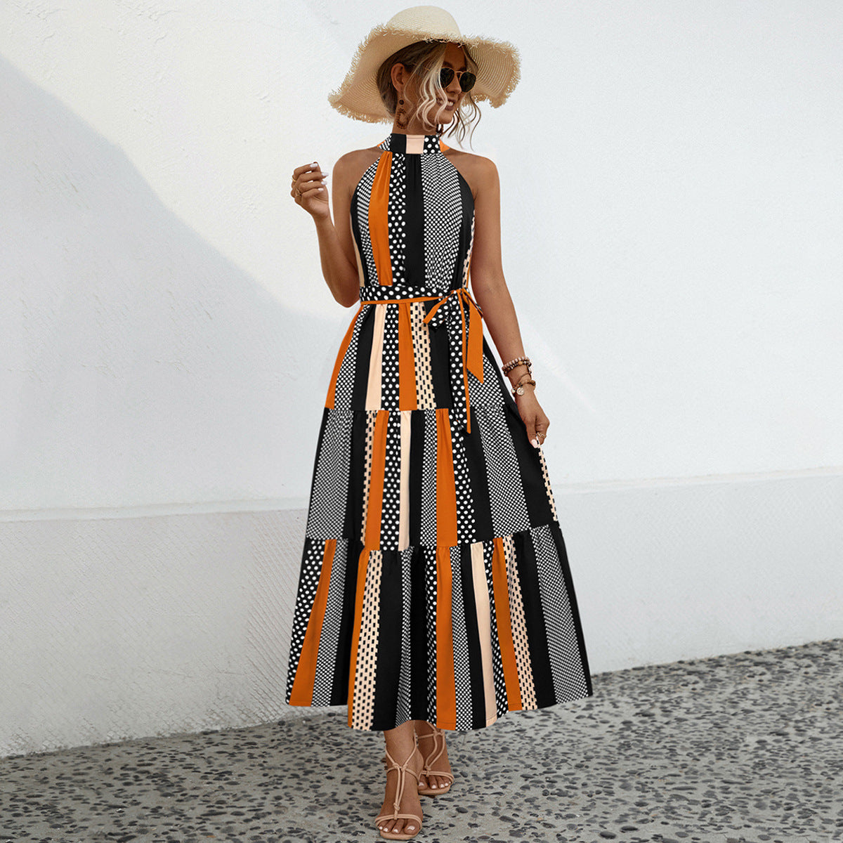 Damen Maxikleid mit modischem Halterdesign und fließendem Rock WW