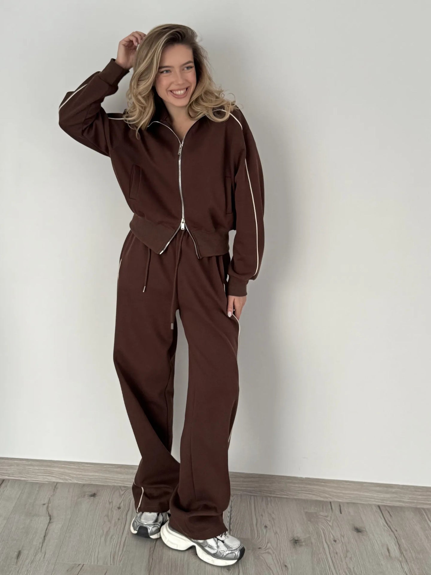 Damen sportliches Fleece-Set mit praktischen Reißverschlusstaschen und elegantem Schnitt WW