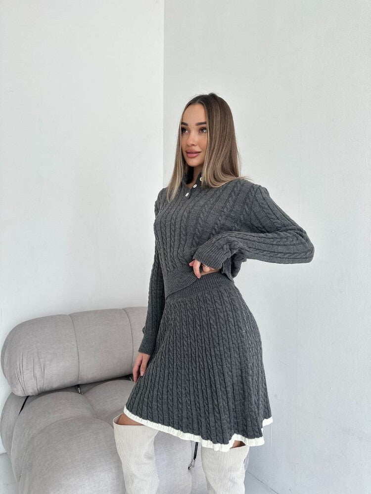 Damen Strickkleid mit modernem Polokragen und feinem Zopfmuster WW