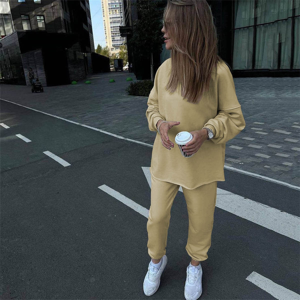 Damen lässiger Sportanzug mit oversized Oberteil und bequemer Hose WW