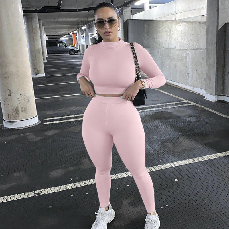 Damen Sportliches Set mit hochgeschlossenem Oberteil und enganliegenden Leggings WW