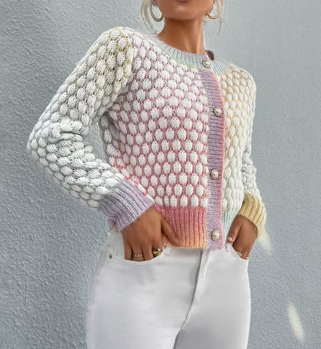 Damen Strickjacke mit verspielt gemustertem Stoff und eleganten Knopfdetails WW