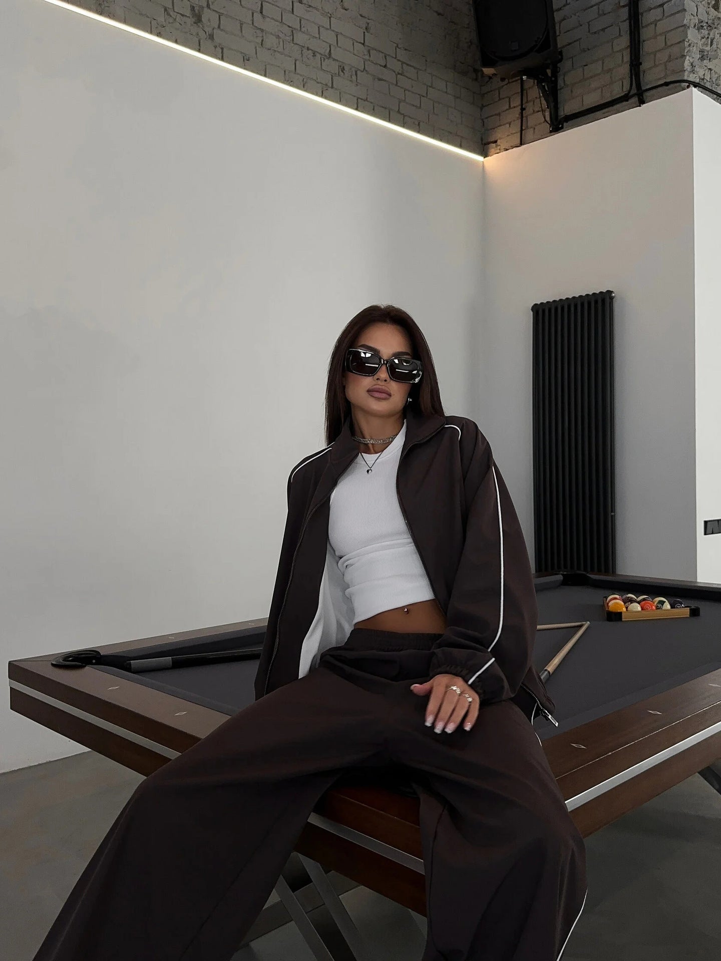 Damen sportliches Set aus lässiger Bomberjacke und weit geschnittenen Pants WW