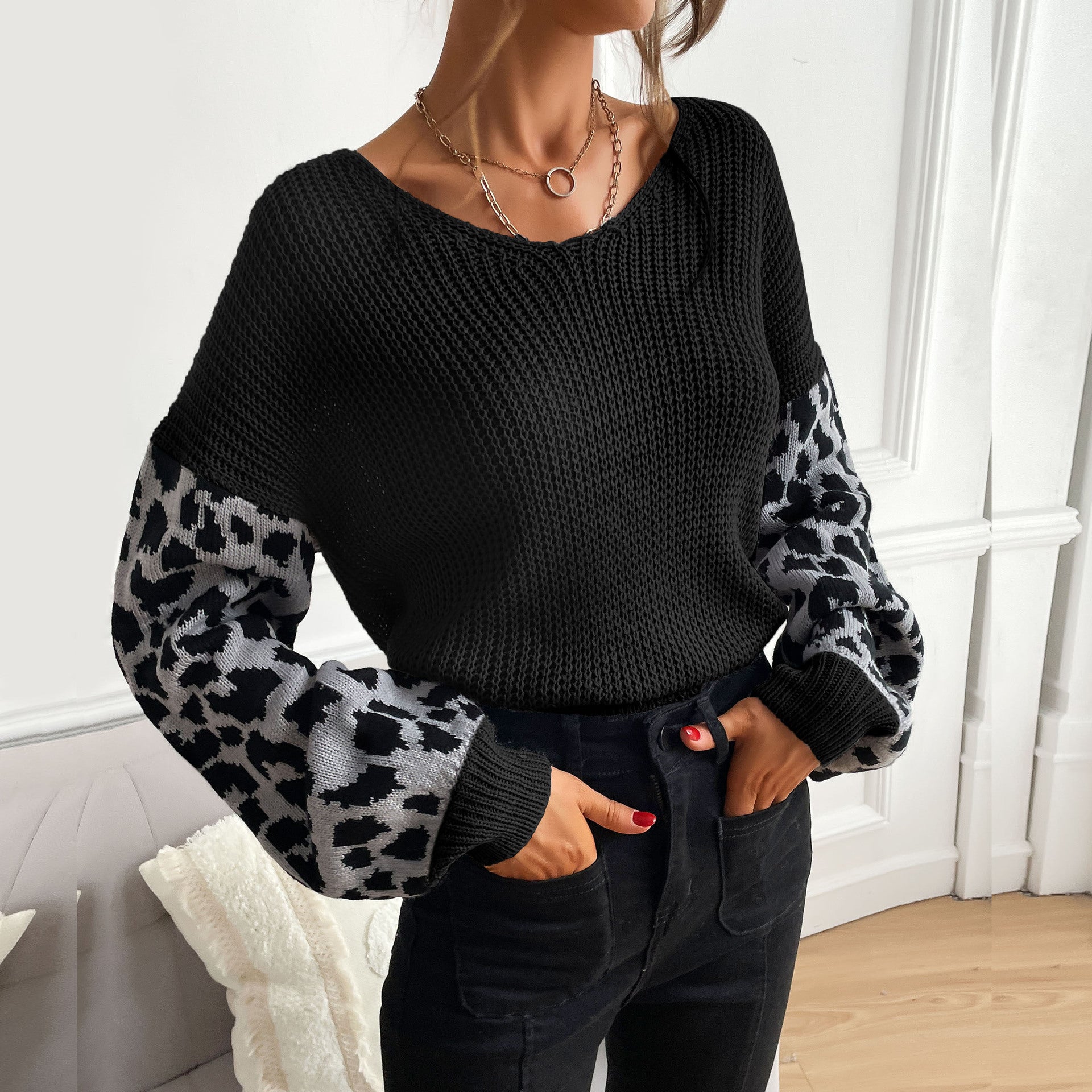 Damen Strickpullover mit modischem Leopardenmuster an den Ärmeln WW