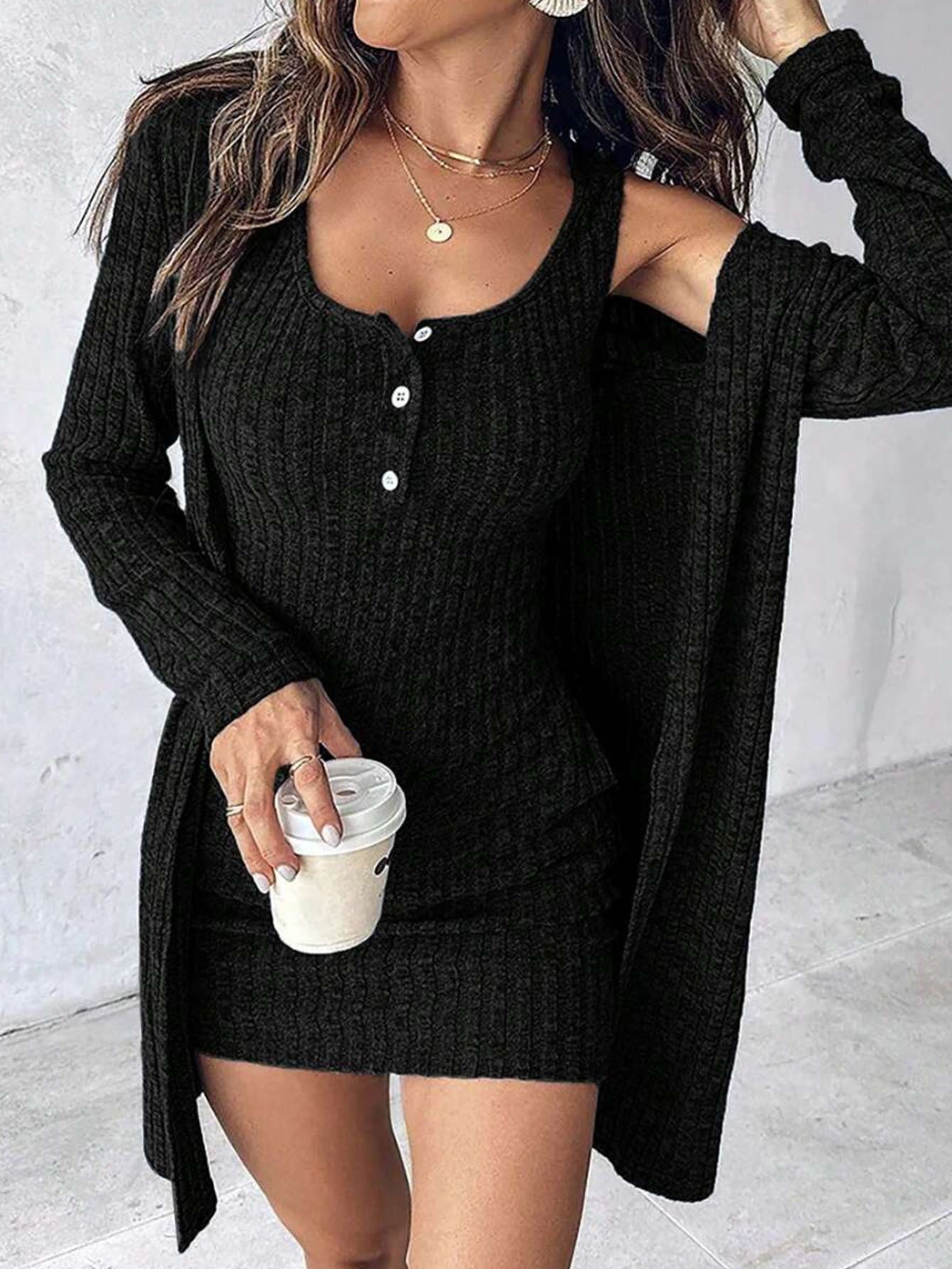 Damen Strickkleid mit Knopfdetails und passendem Cardigan WW