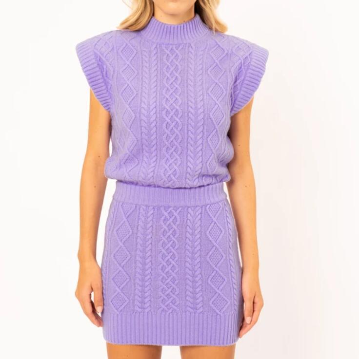 Damen Strick-Kleid mit elegantem Stehkragen und kontrastierenden Zopfdetails WW