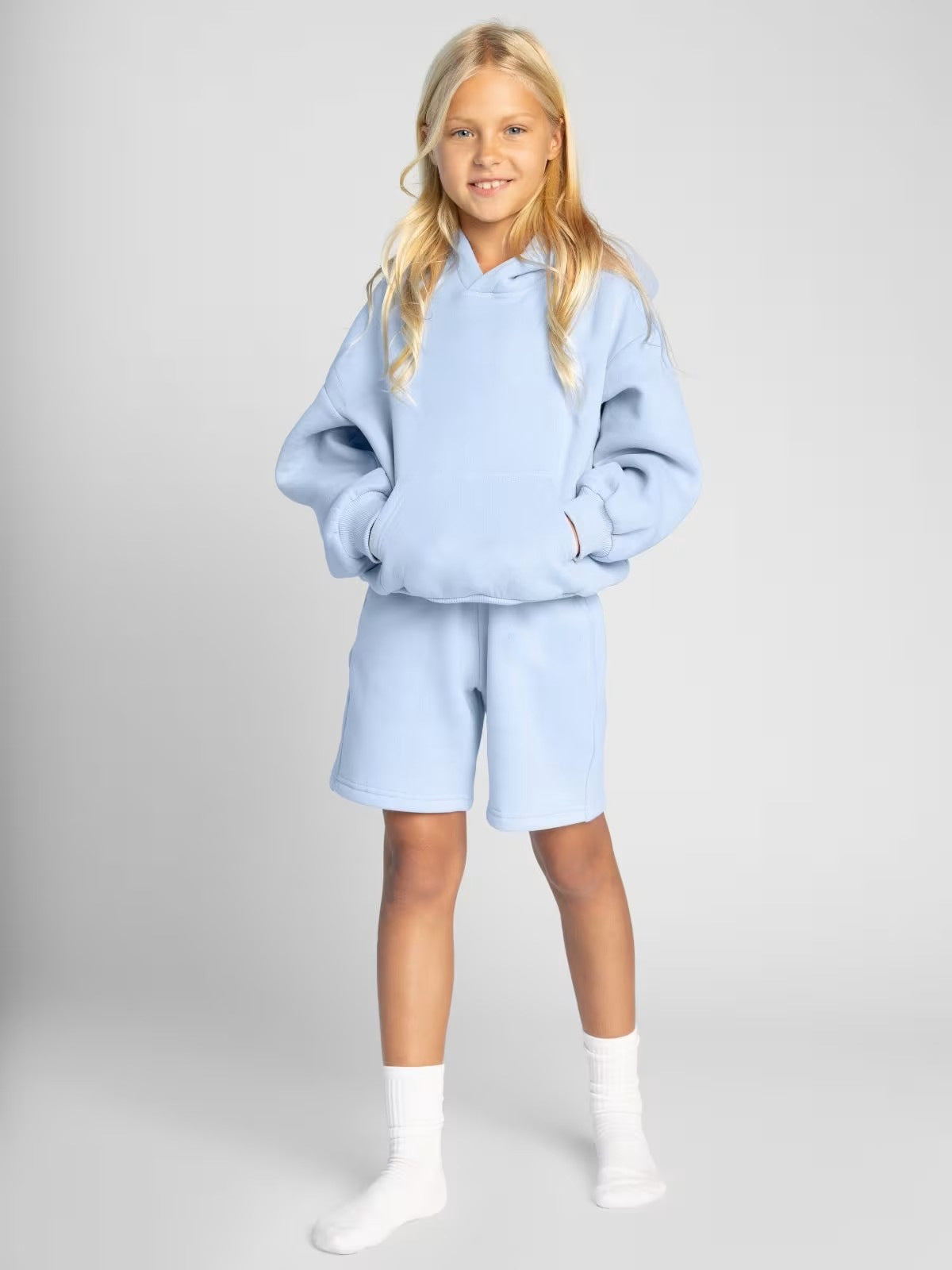 Damen Kapuzensweatshirt und Shorts-Set aus weichem Fleece mit praktischen Taschen WW