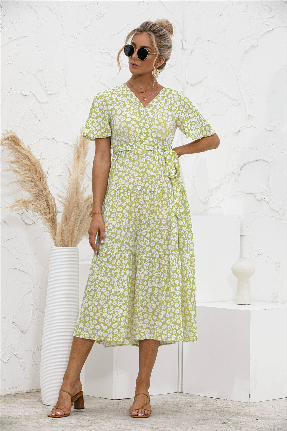Damen Midi-Kleid mit Pünktchen und Taillengürtel WW