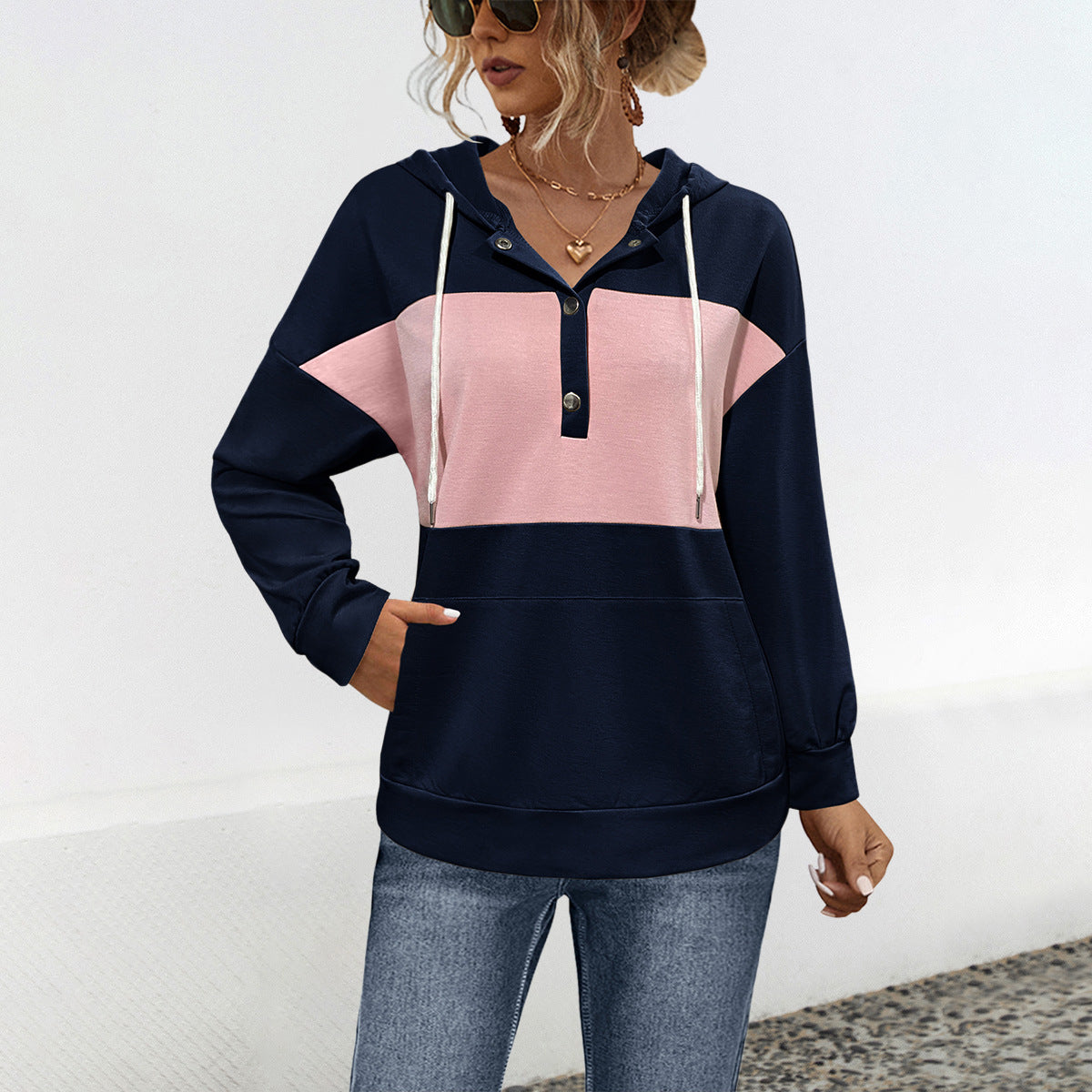 Damen Hoodie mit modischem Farbblock-Design und praktischen Knopfdetails WW