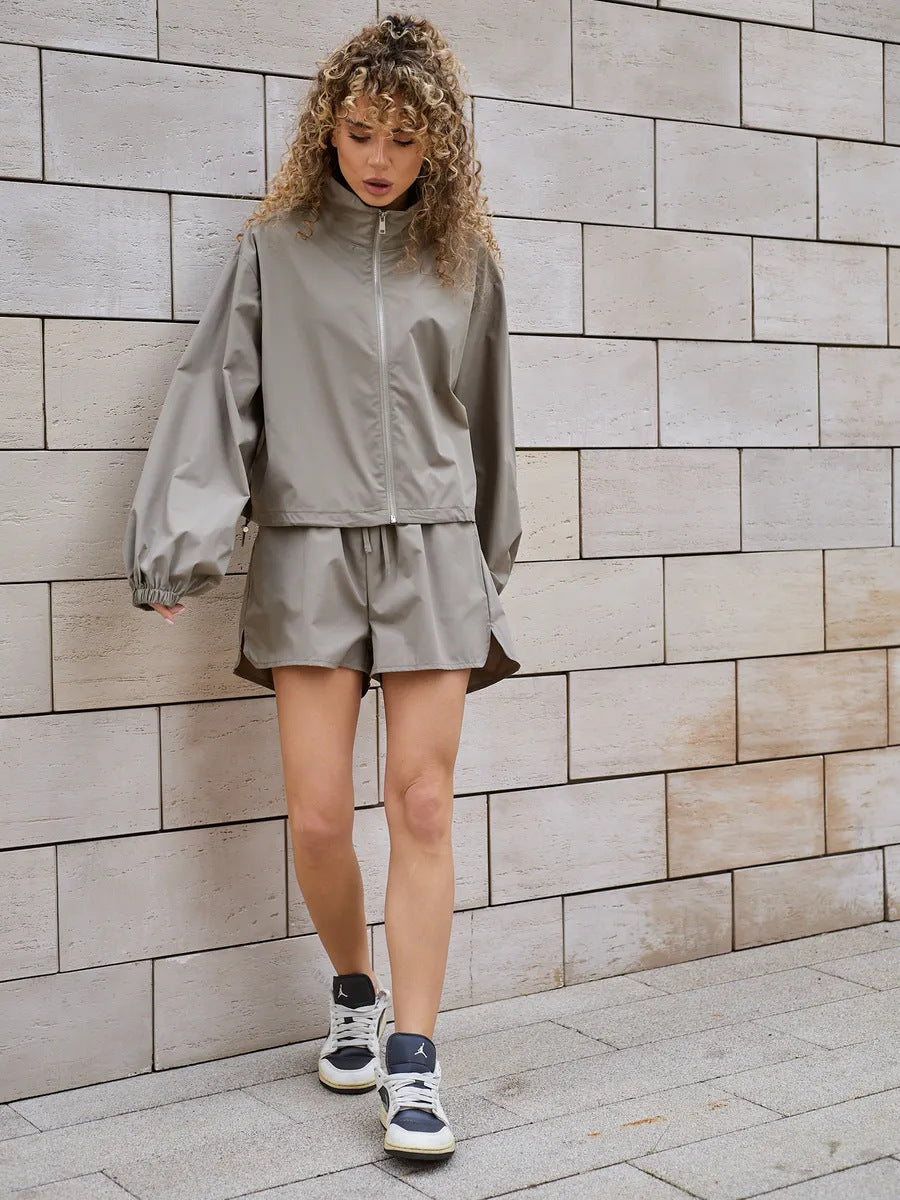 Damen lässiges Sport-Set mit winddichter Jacke und bequemen Shorts WW