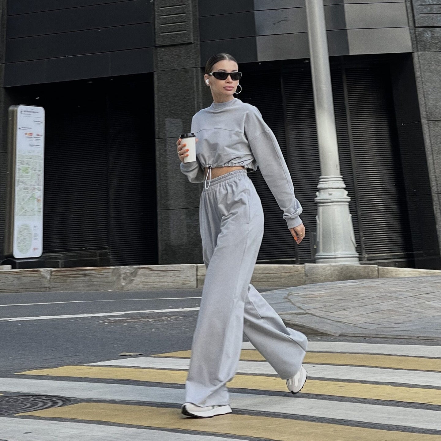 Damen lässiges Freizeit-Set mit cropped Oberteil und weitem lockeren Hosen WW