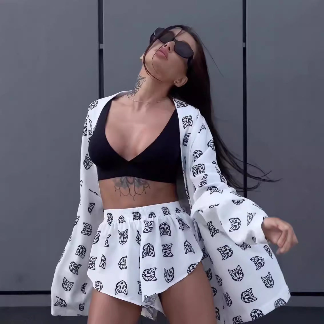 Damen stylishes Set aus leichtem Überwurf und Shorts mit Schriftzug WW