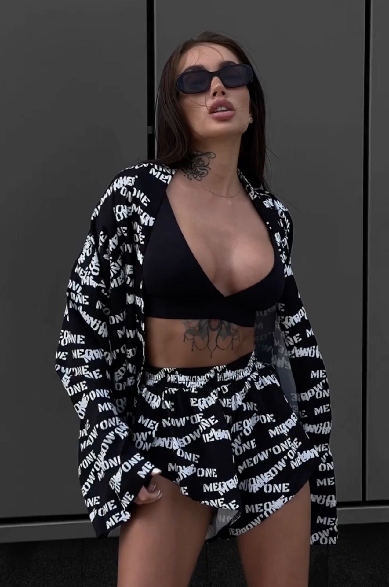 Damen stylishes Set aus leichtem Überwurf und Shorts mit Schriftzug WW