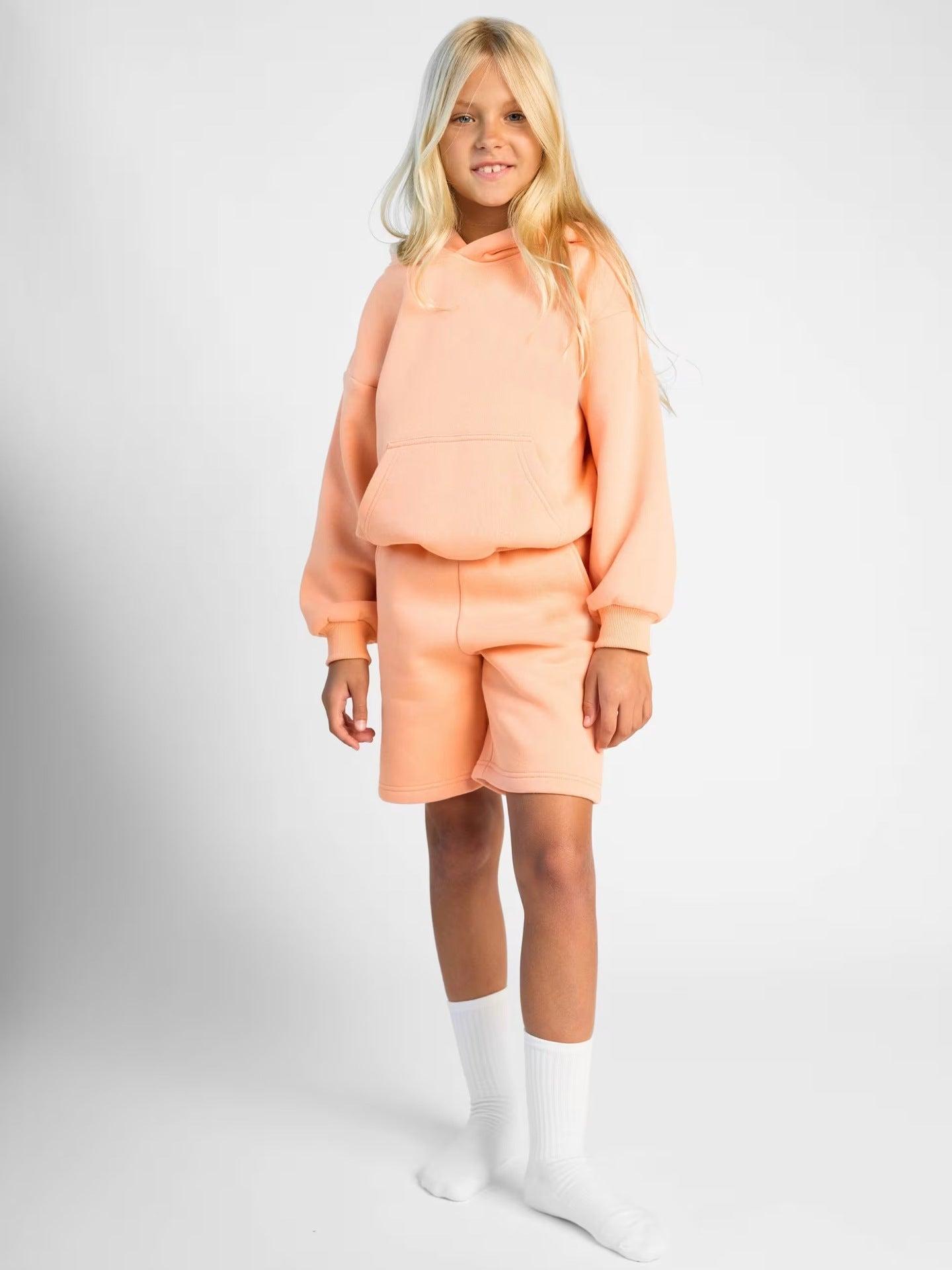 Damen Kapuzensweatshirt und Shorts-Set aus weichem Fleece mit praktischen Taschen WW
