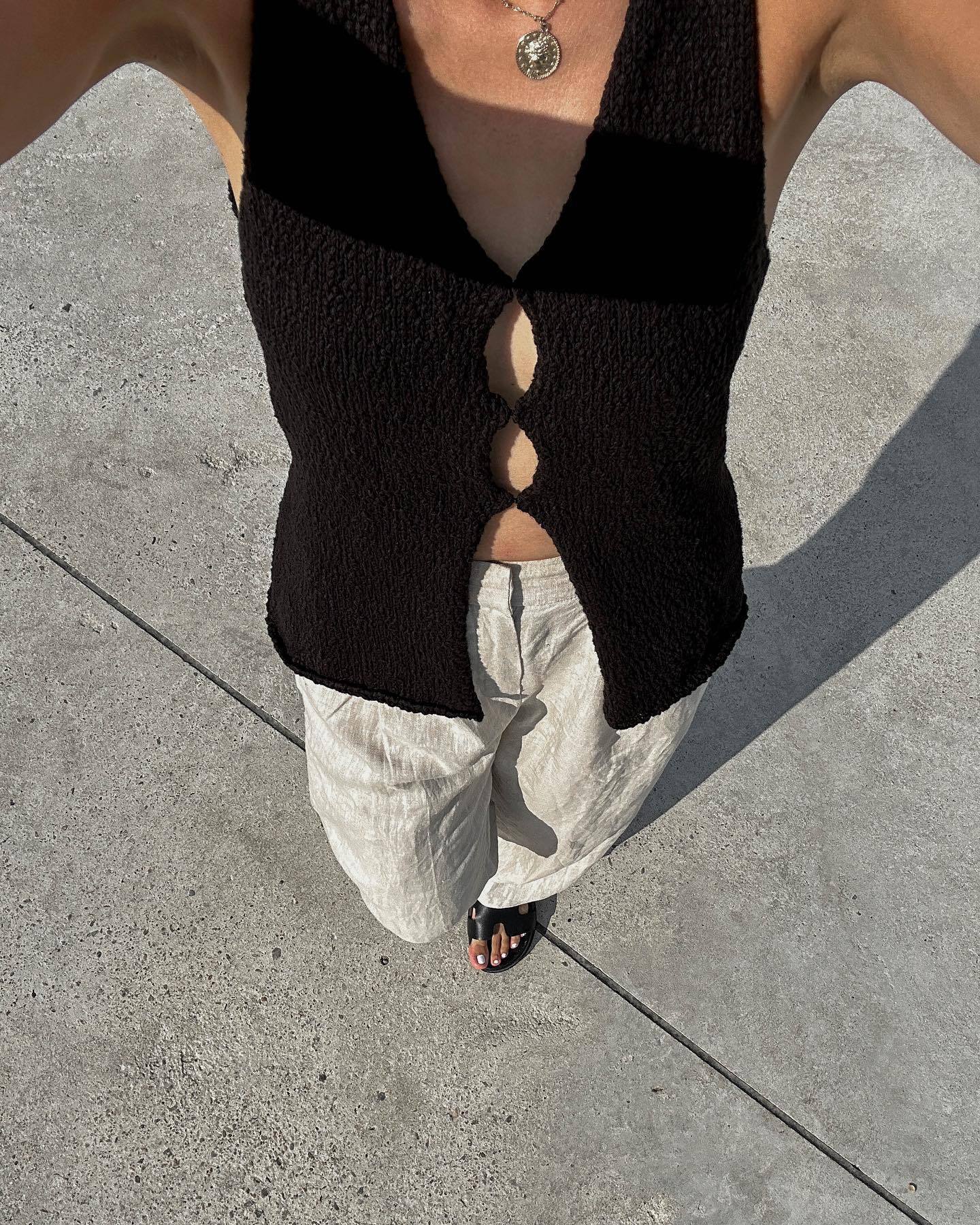 Damen Stricktop mit einzigartigen Ausschnitten und modernem Schnitt WW