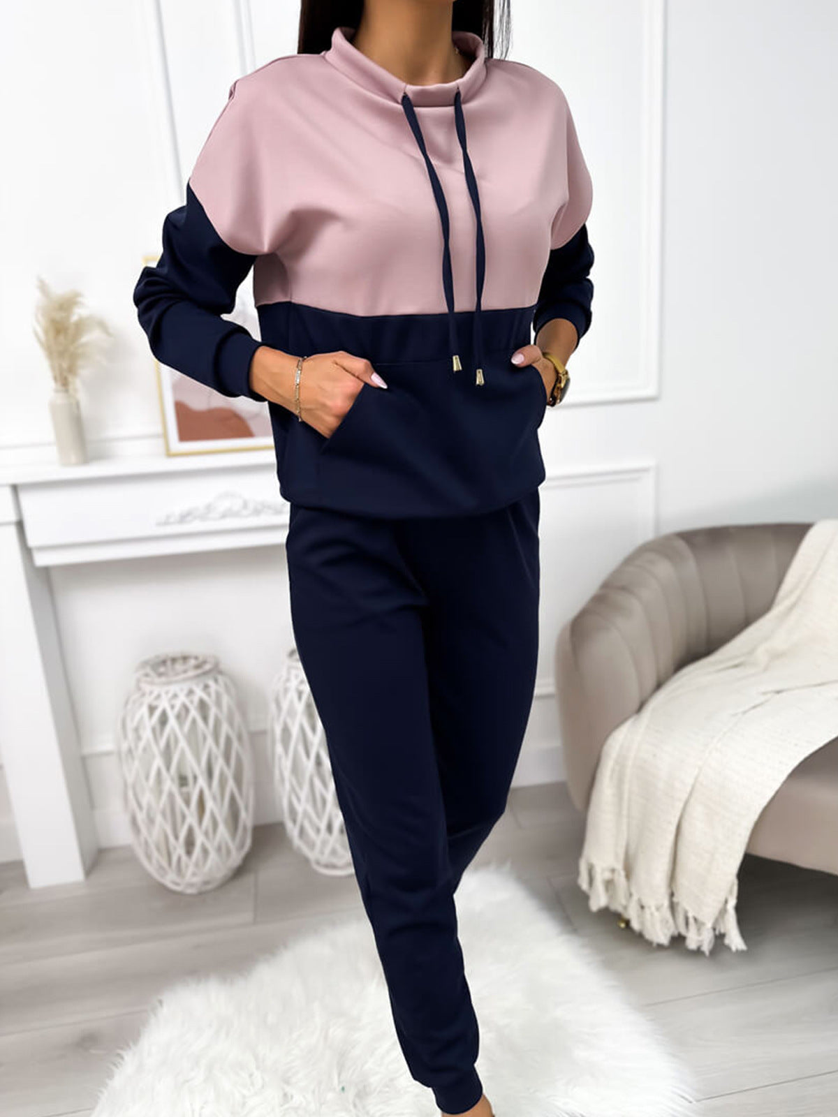Damen sportliches Set aus Hoodie und Jogginghose mit stylischen Farbblöcken WW
