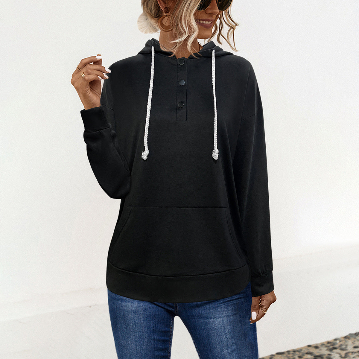 Damen Kapuzenpullover mit Knopfdetails und praktischen Taschen WW