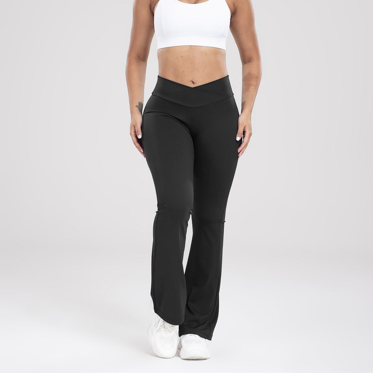 Damen Sportliche Flared Leggings mit hohem Bund und innovativen Nähten WW