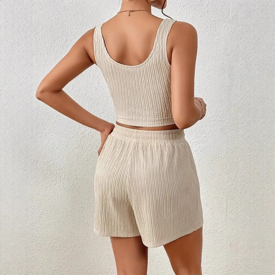 Damen sportliches Set aus leichtem Material mit cropped Oberteil und Shorts WW