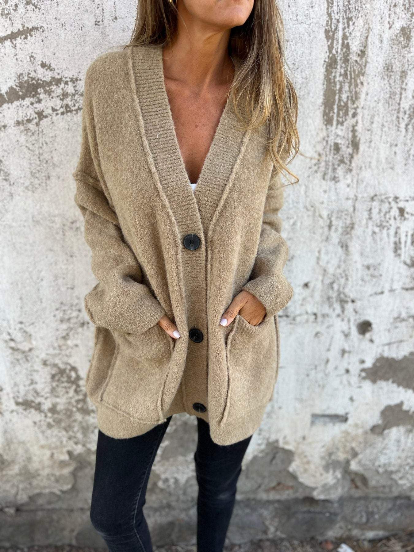 Damen kuschelige Strickjacke mit großen Taschen und Knopfdetails WW