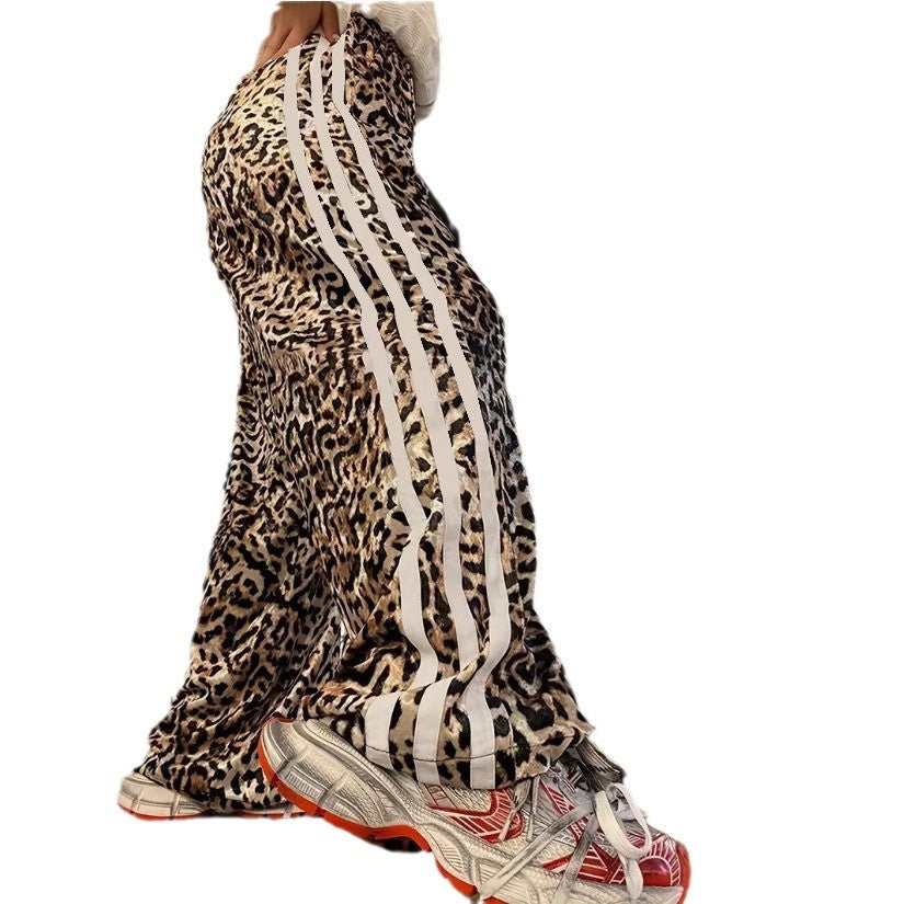 Damen Sportliche Pantoletten mit Leopardenmuster und seitlichen Streifen WW