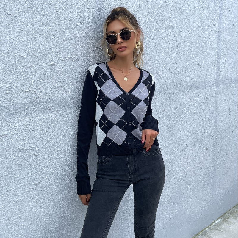 Damen Strickjacke mit Karomuster und modernen Akzenten WW