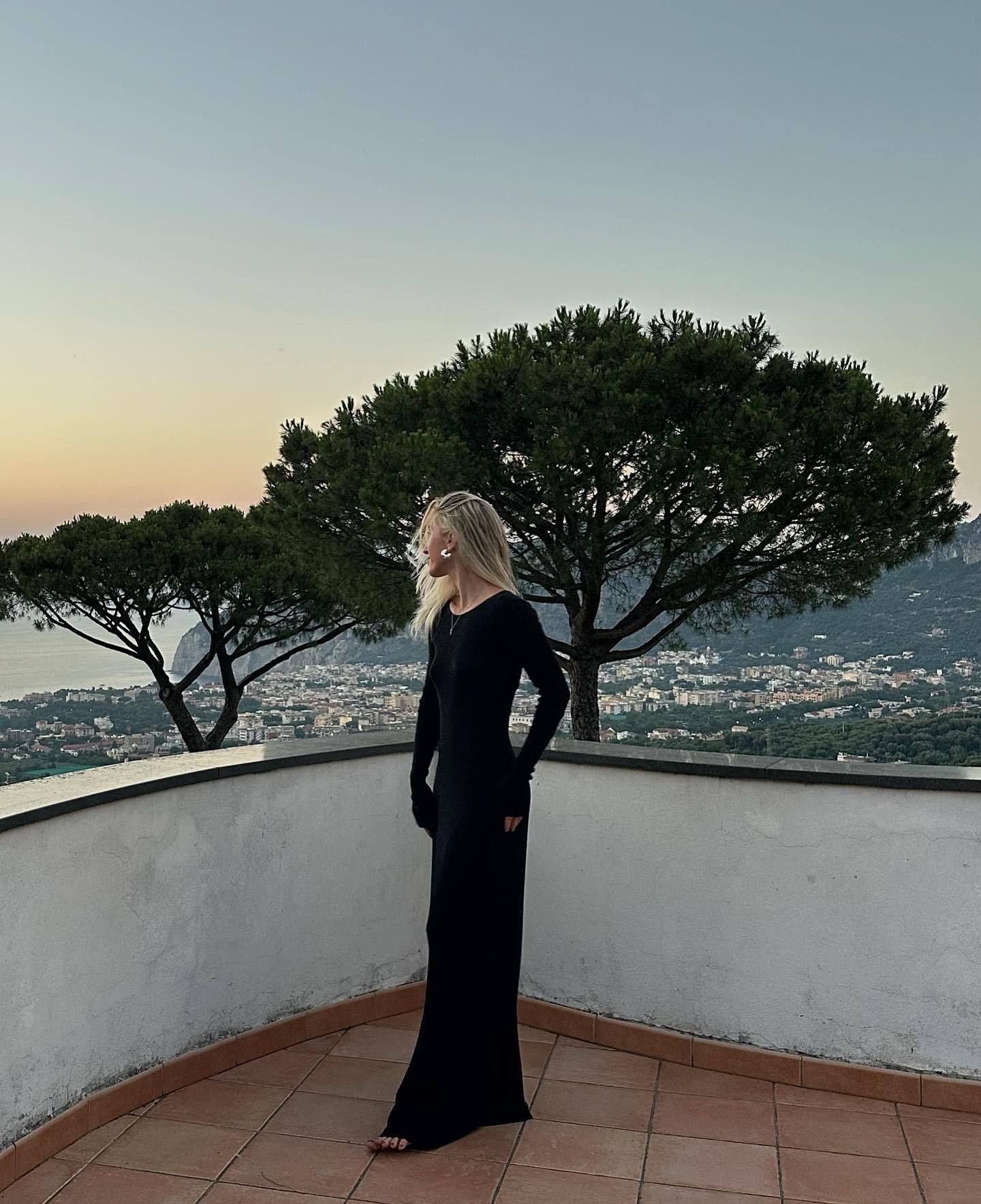 Damen Elegantes Langarm-Minikleid mit figurbetonter Silhouette und asymmetrischem Saum WW