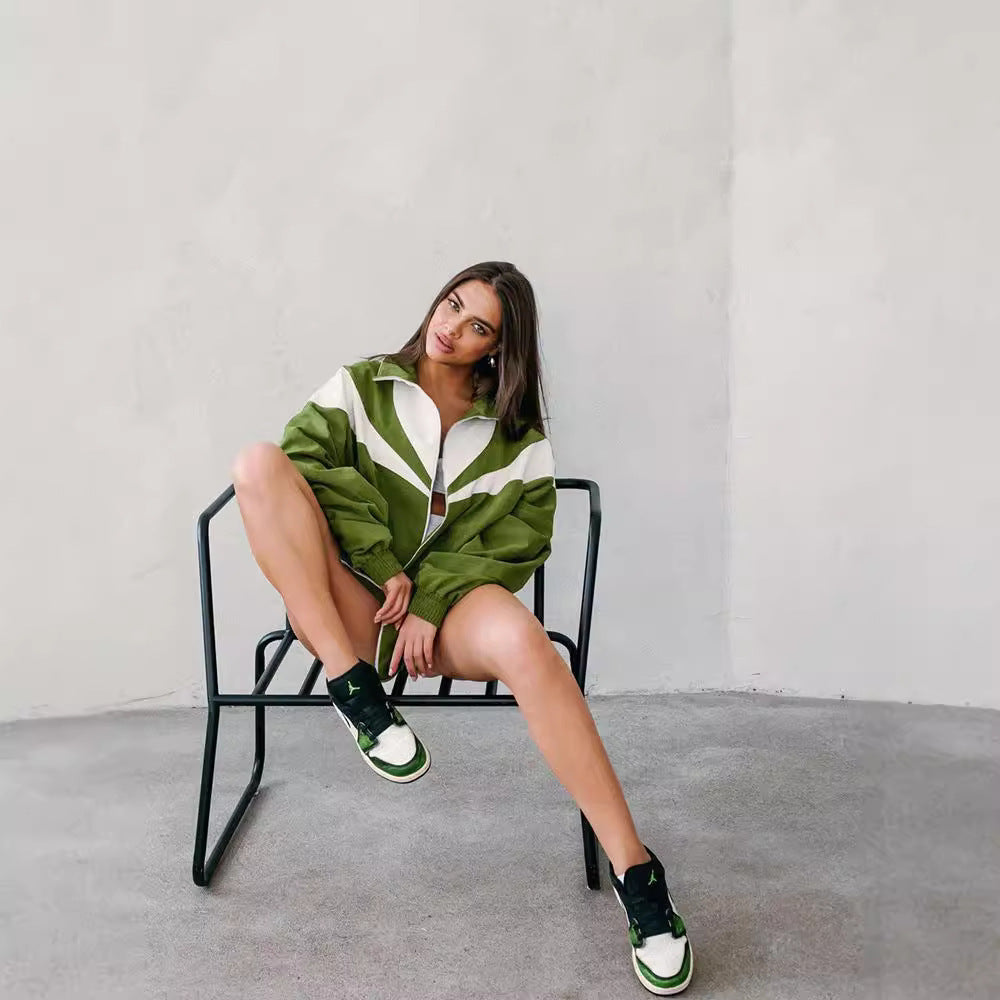 Damen sportliches Freizeit-Set mit kurzärmligem Oberteil und lockerer Shorts WW