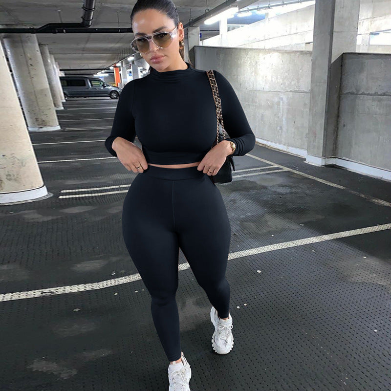 Damen Sportliches Set mit hochgeschlossenem Oberteil und enganliegenden Leggings WW