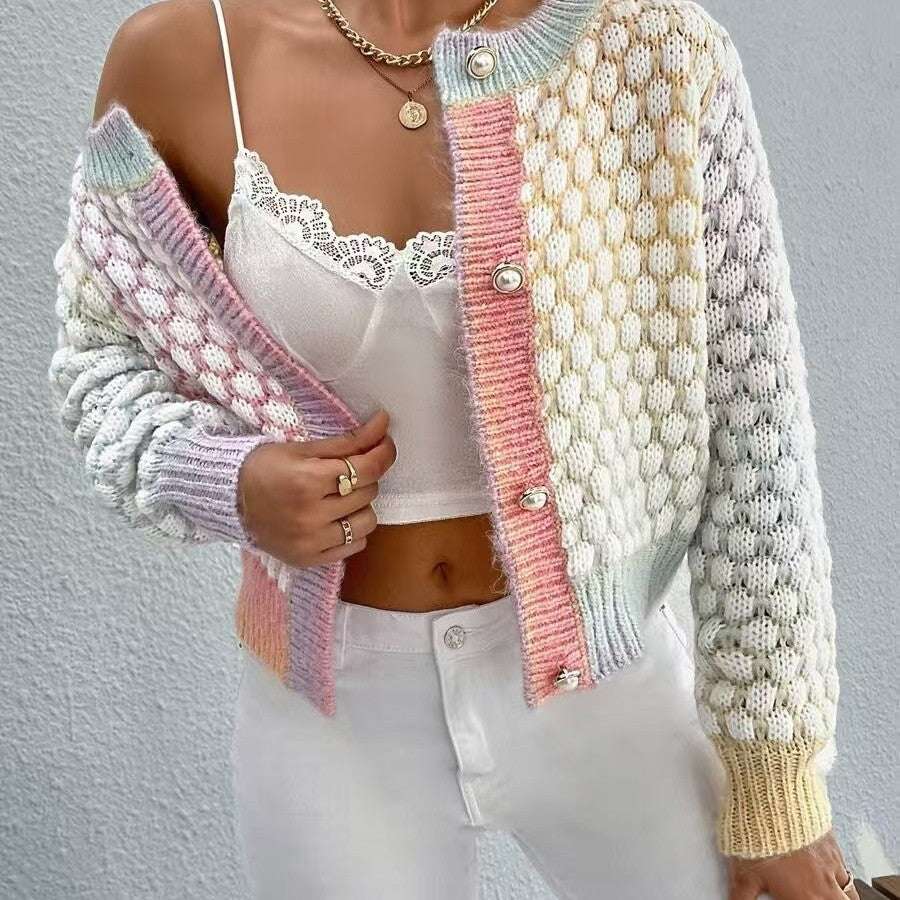 Damen Strickjacke mit verspielt gemustertem Stoff und eleganten Knopfdetails WW