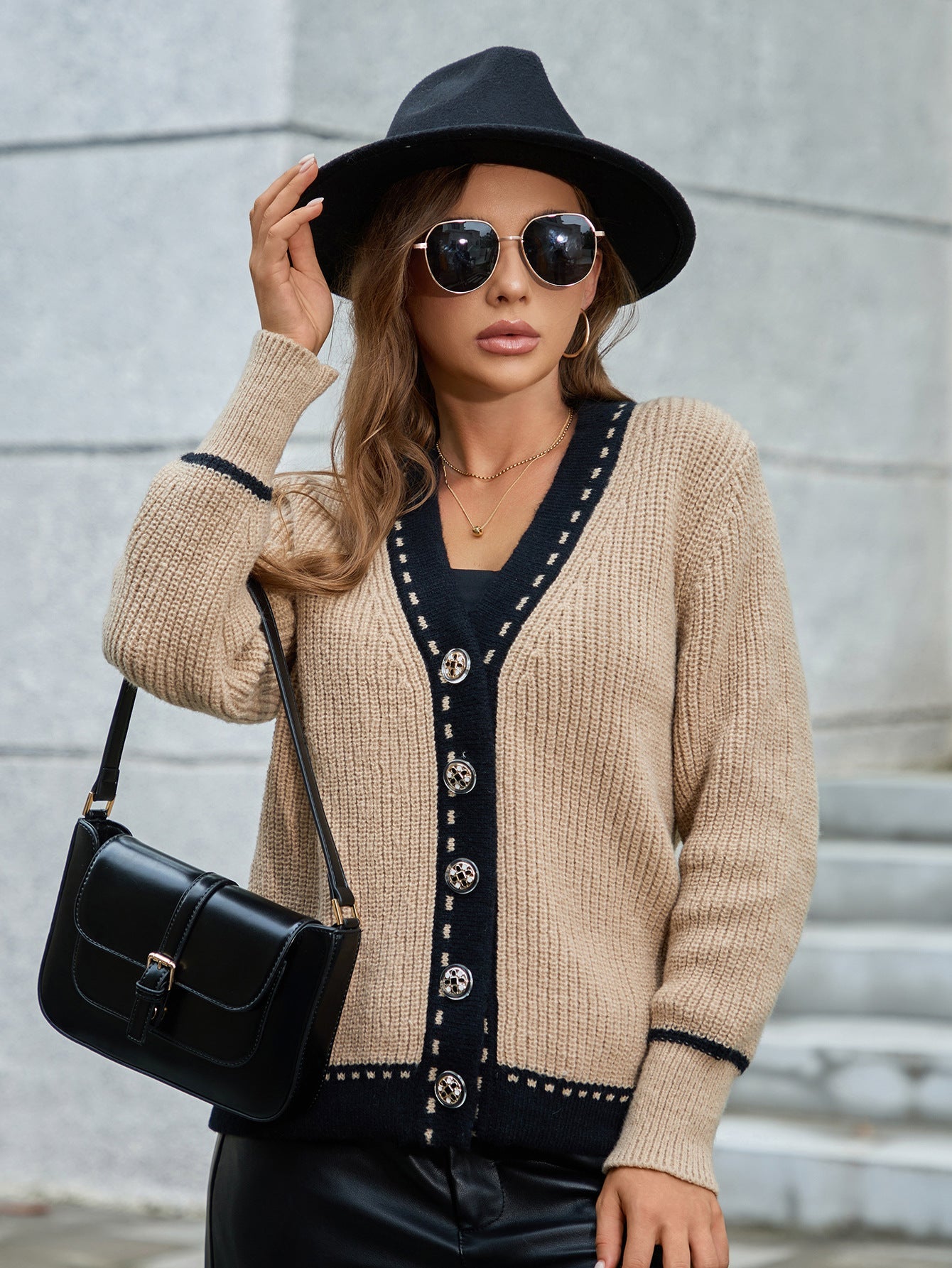 Damen Strickjacke mit eleganter Knopfleiste und kontrastierenden Abschlüssen WW