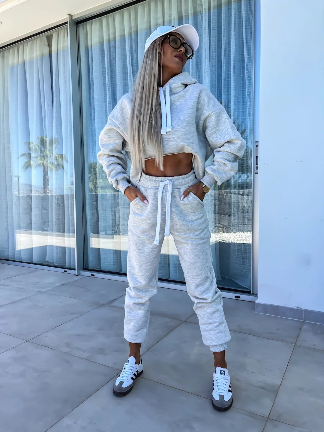 Damen modernes Hoodie-Jogginganzug-Set mit elastischem Bund und Kontrastdetails WW
