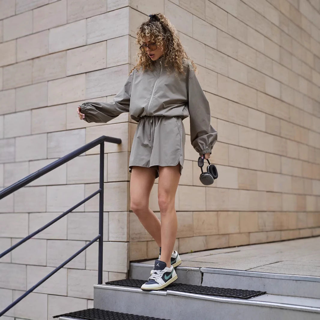 Damen lässiges Sport-Set mit winddichter Jacke und bequemen Shorts WW