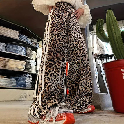 Damen Sportliche Pantoletten mit Leopardenmuster und seitlichen Streifen WW