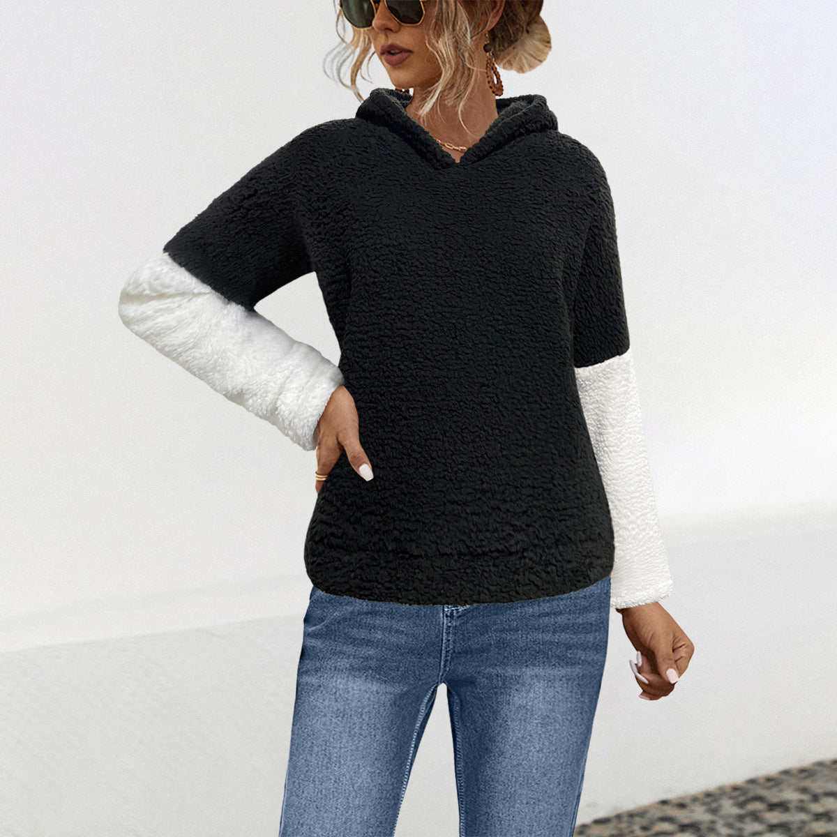 Damen Kuschel-Hoodie mit hochschließendem Kragen und Farbblockdetails WW