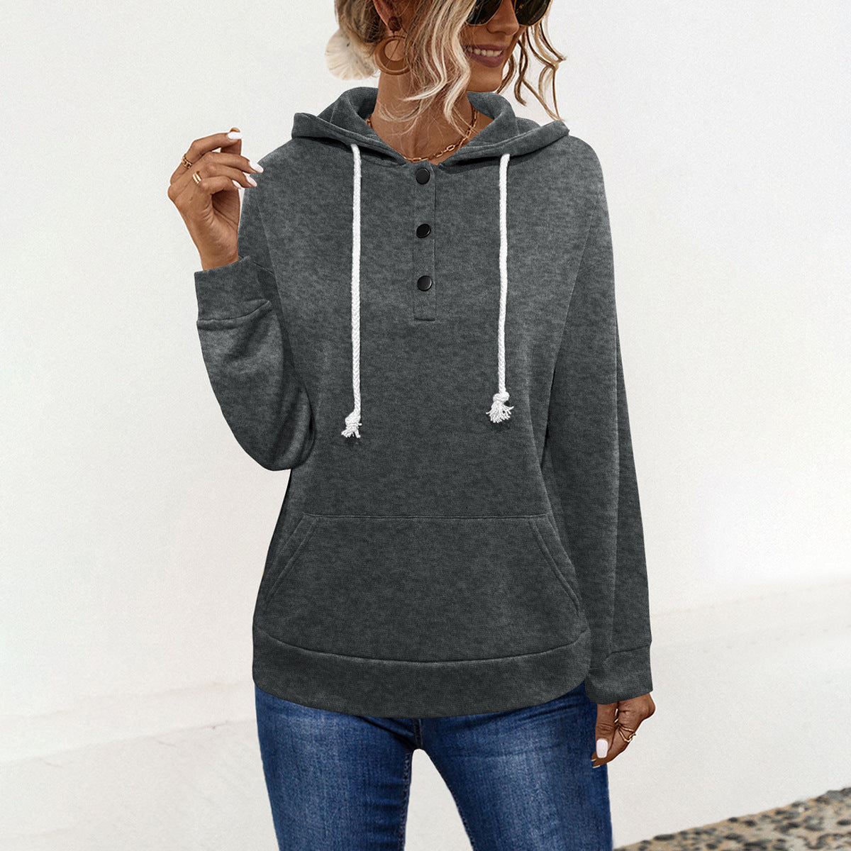 Damen Kapuzenpullover mit Knopfdetails und praktischen Taschen WW