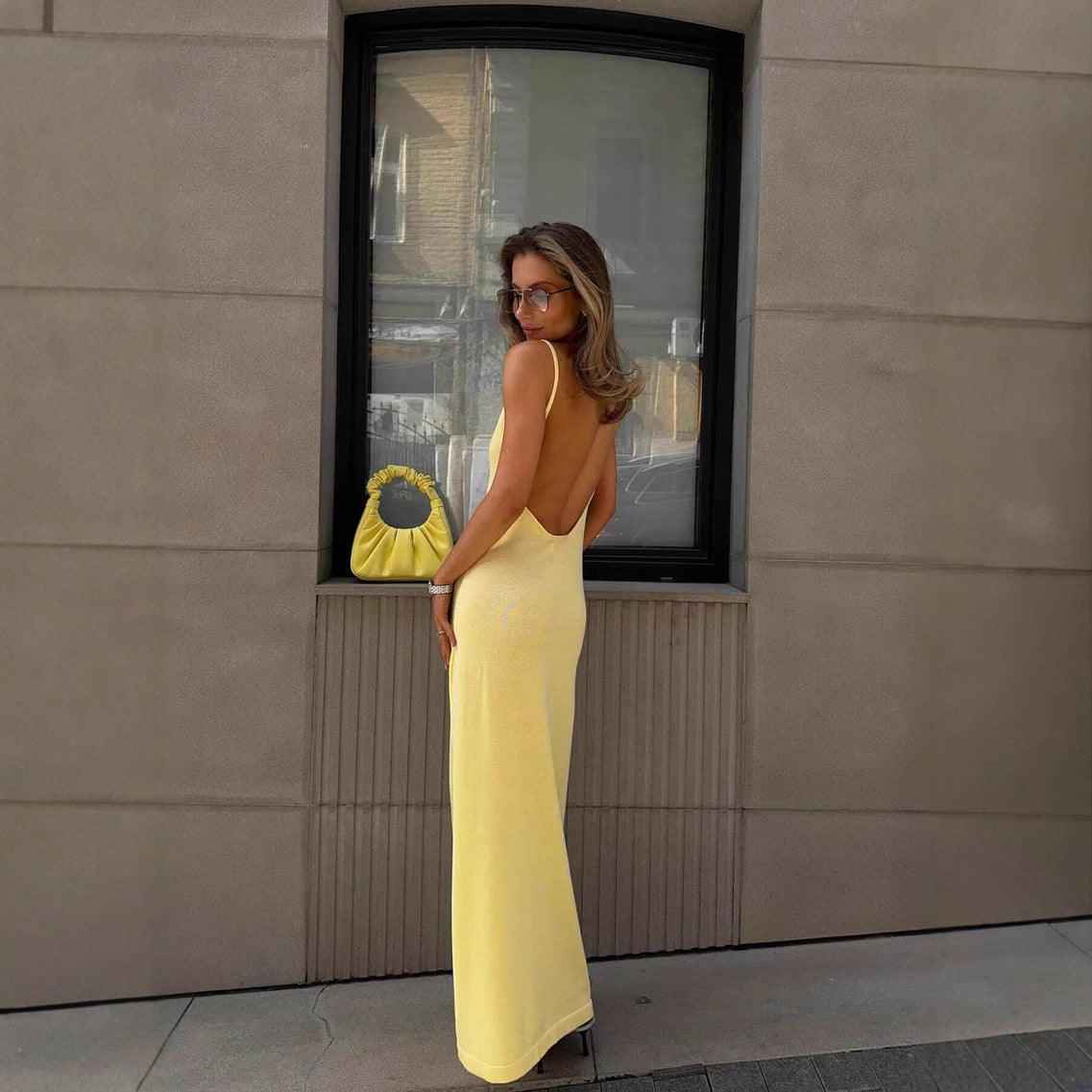 Damen Trägerkleid mit tiefem V-Ausschnitt aus feiner Strickstruktur WW