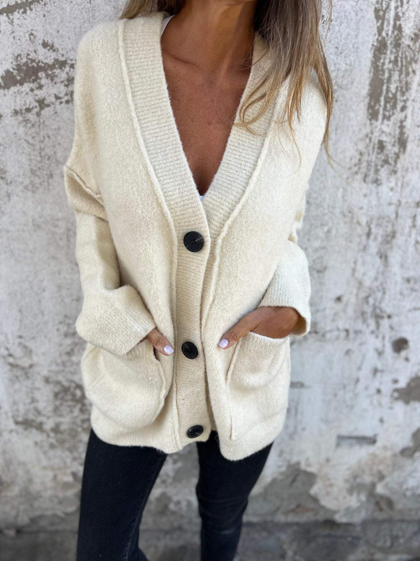 Damen kuschelige Strickjacke mit großen Taschen und Knopfdetails WW