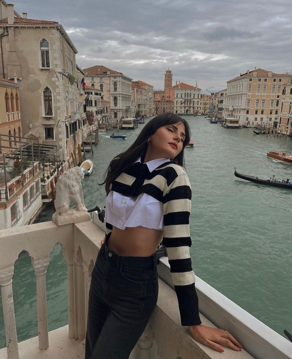 Damen Cooles Crop-Top mit klassischem Hemdkragen und Streifenmuster WW