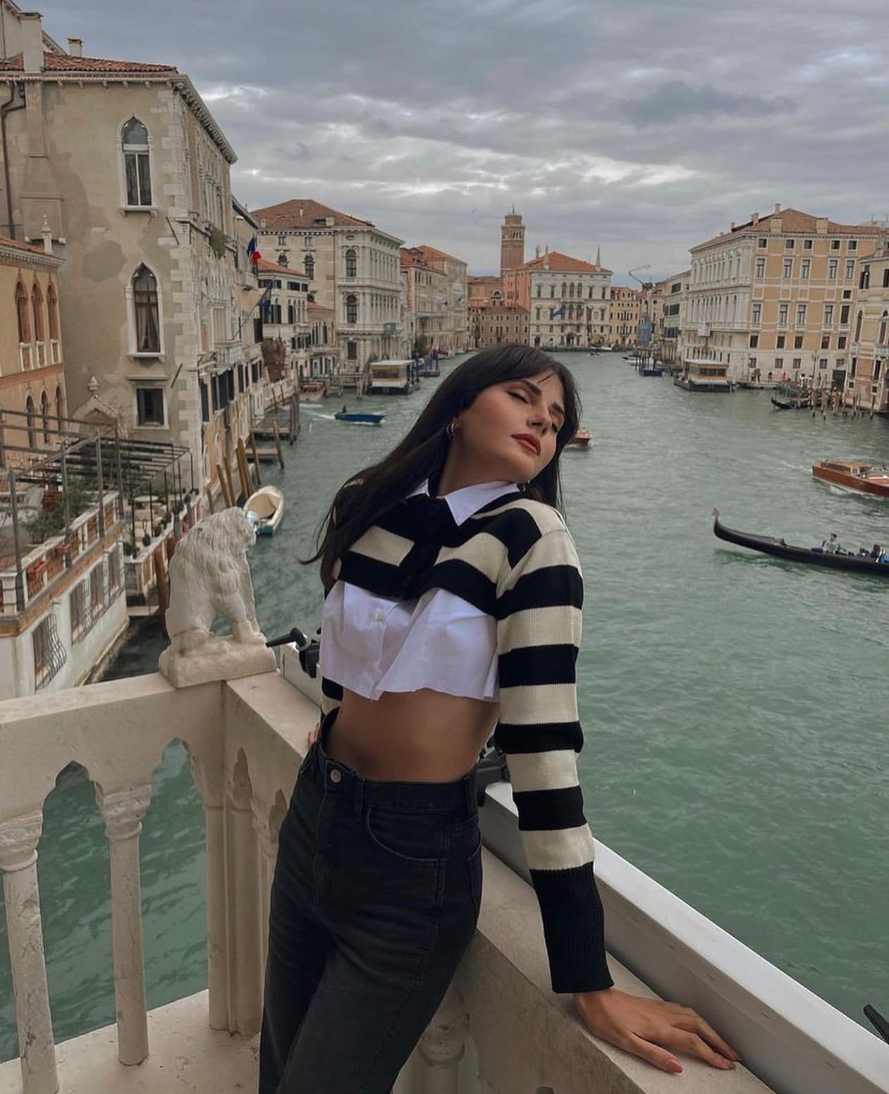 Damen Cooles Crop-Top mit klassischem Hemdkragen und Streifenmuster WW