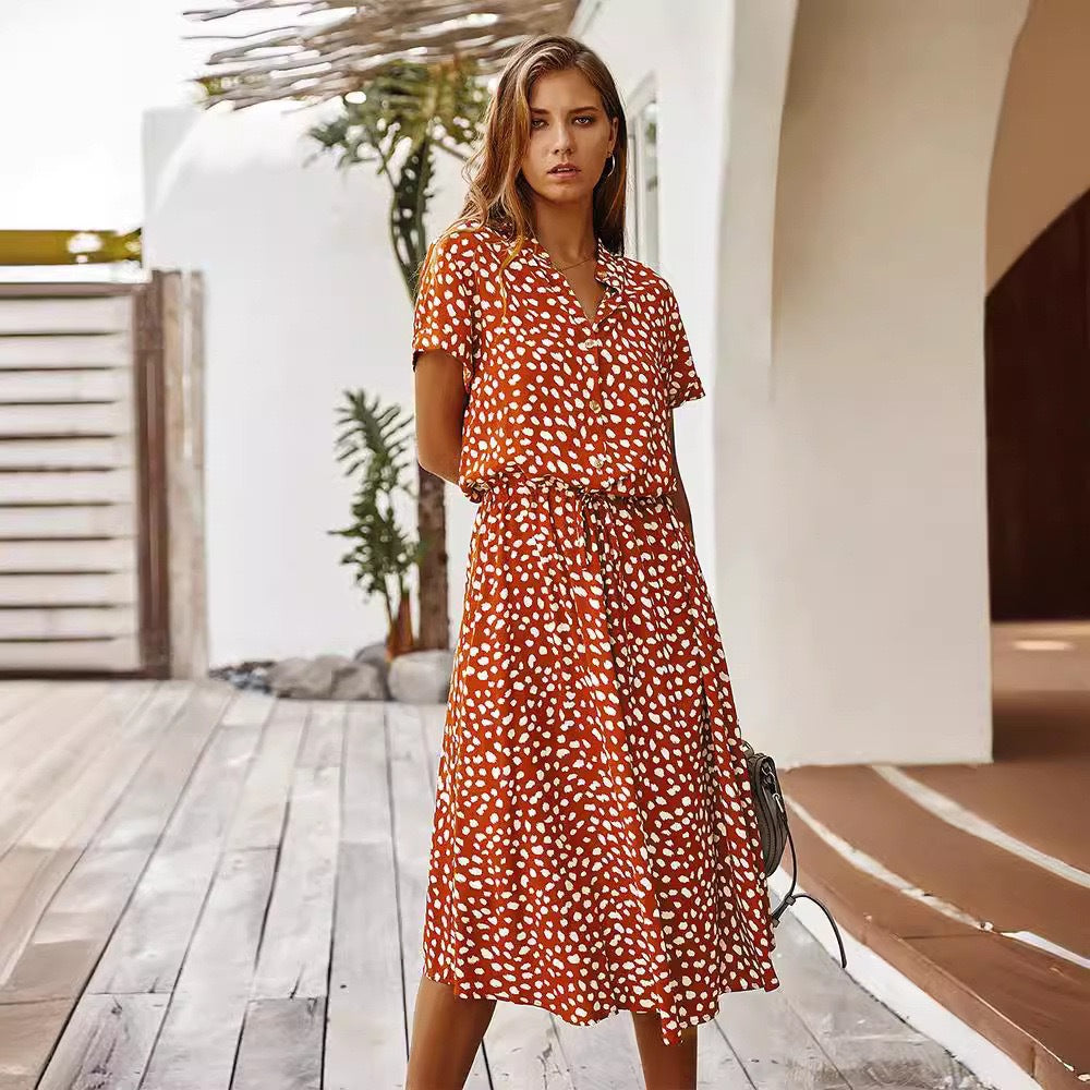 Damen Kurzarmkleid mit modernen Punkten und Taillenzug WW