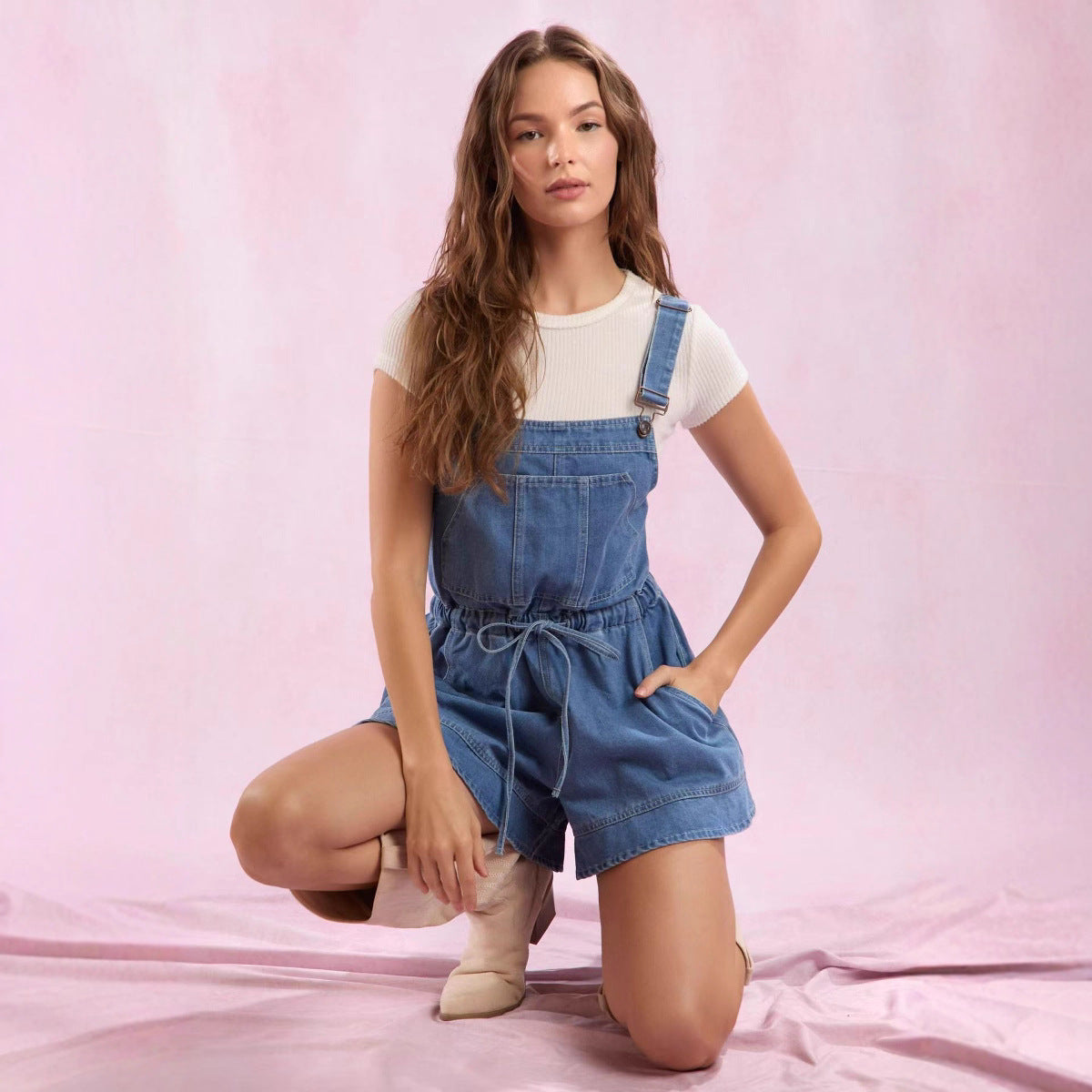 Damen Jeans-Latzkleid mit verstellbaren Trägern und praktischem Kordelzug WW