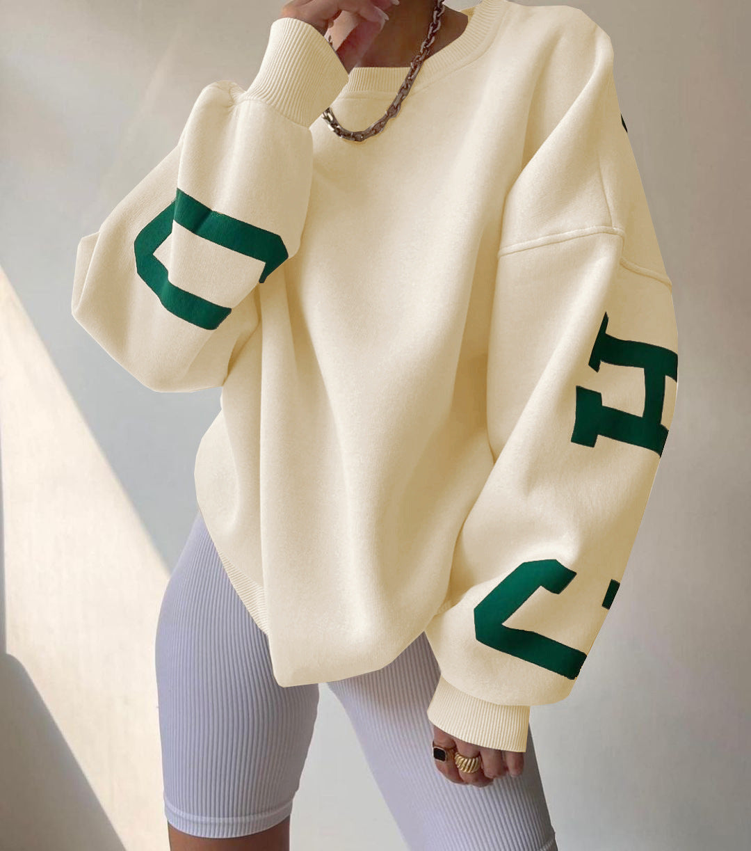 Damen Oversize Sweatshirt mit modischen Schriftzügen WW