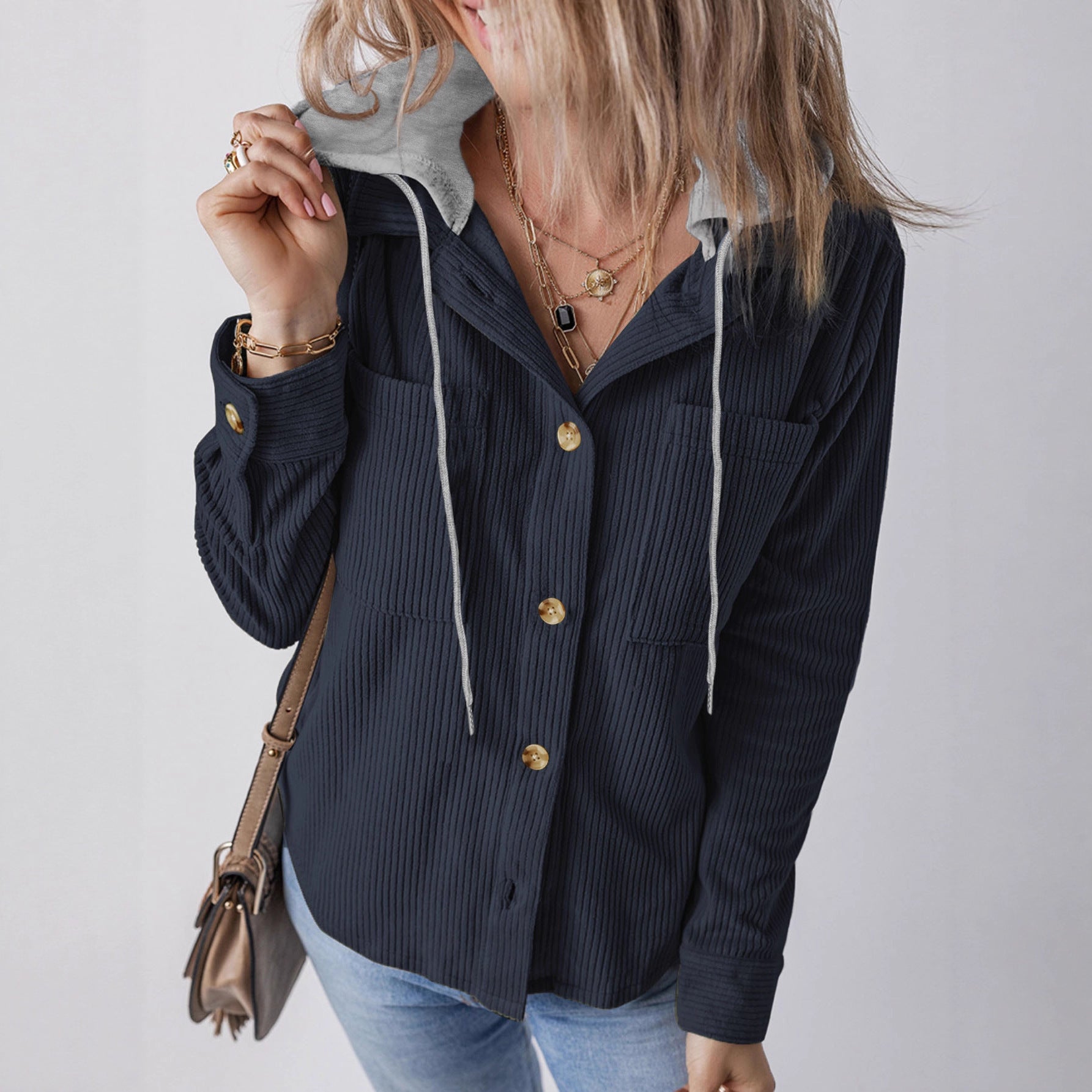Damen lässige Overshirt-Jacke mit verstellbarem Kapuzenkragen und knopfverziertem Design WW