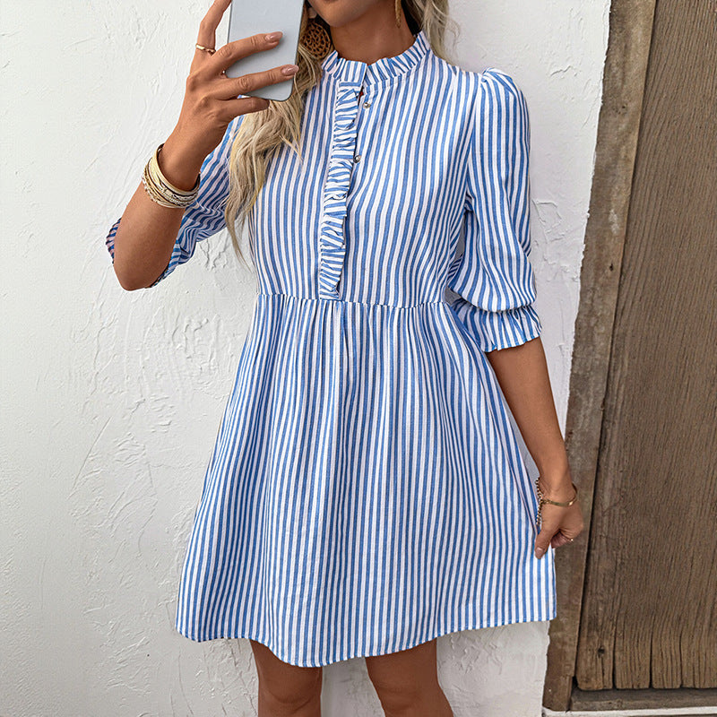 Damen Kleid mit eleganter Knopfleiste und Rüschendetails WW