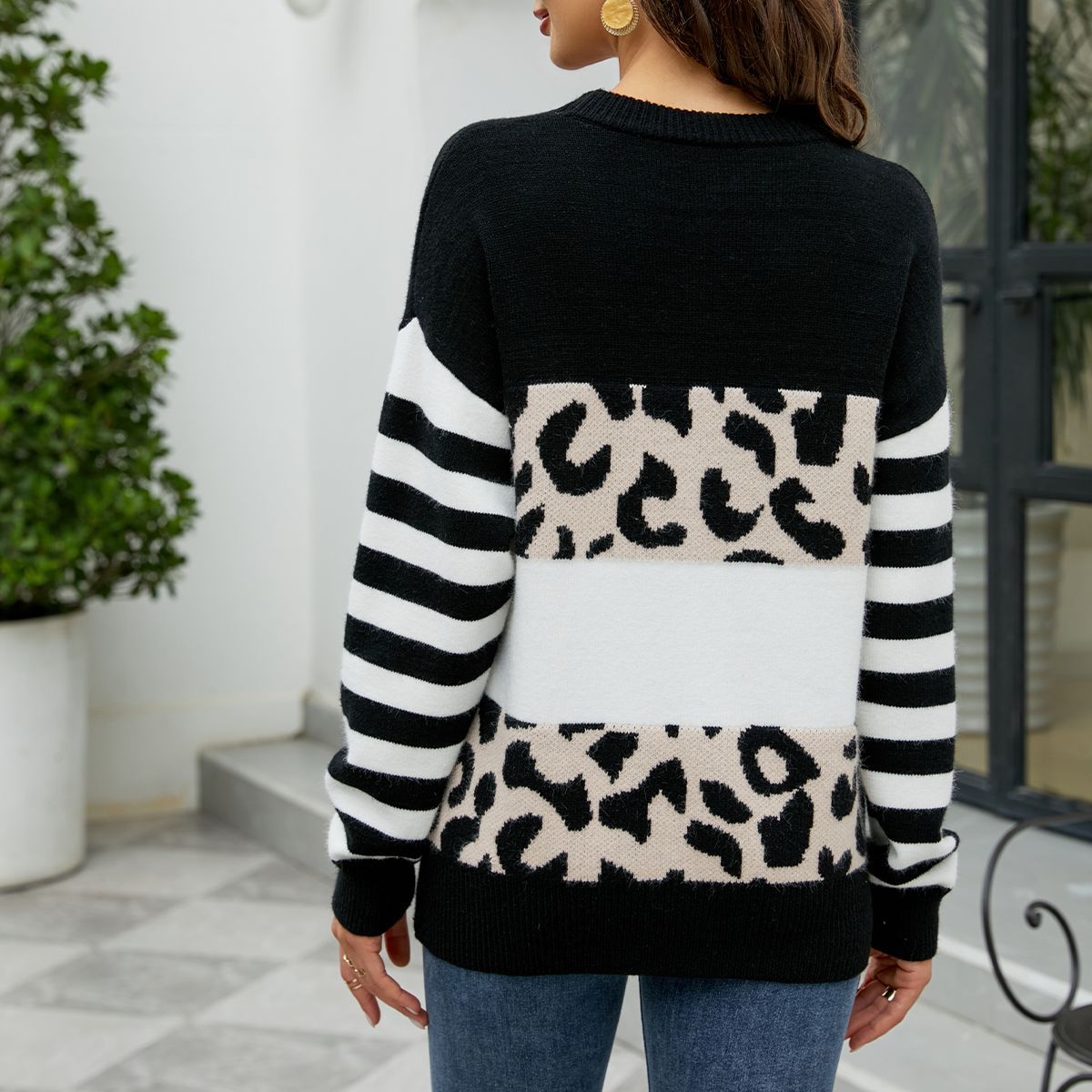 Damen modischer Pullover mit auffälligem Leopardenmuster und gestreiften Ärmeln WW