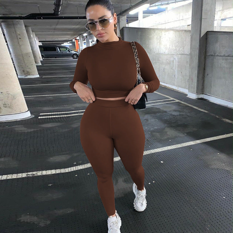 Damen Sportliches Set mit hochgeschlossenem Oberteil und enganliegenden Leggings WW