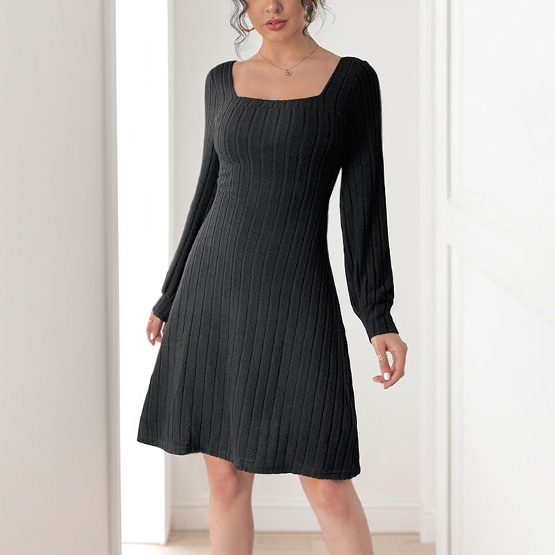Damen Strickkleid mit quadratischem Ausschnitt und langen Ärmeln WW