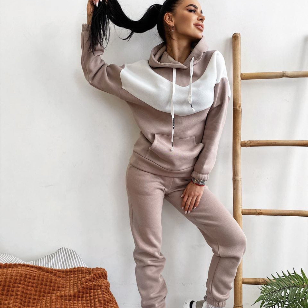 Damen Sportliches Set aus Fleece-Hoodie und Jogginghose mit hybridem Design WW