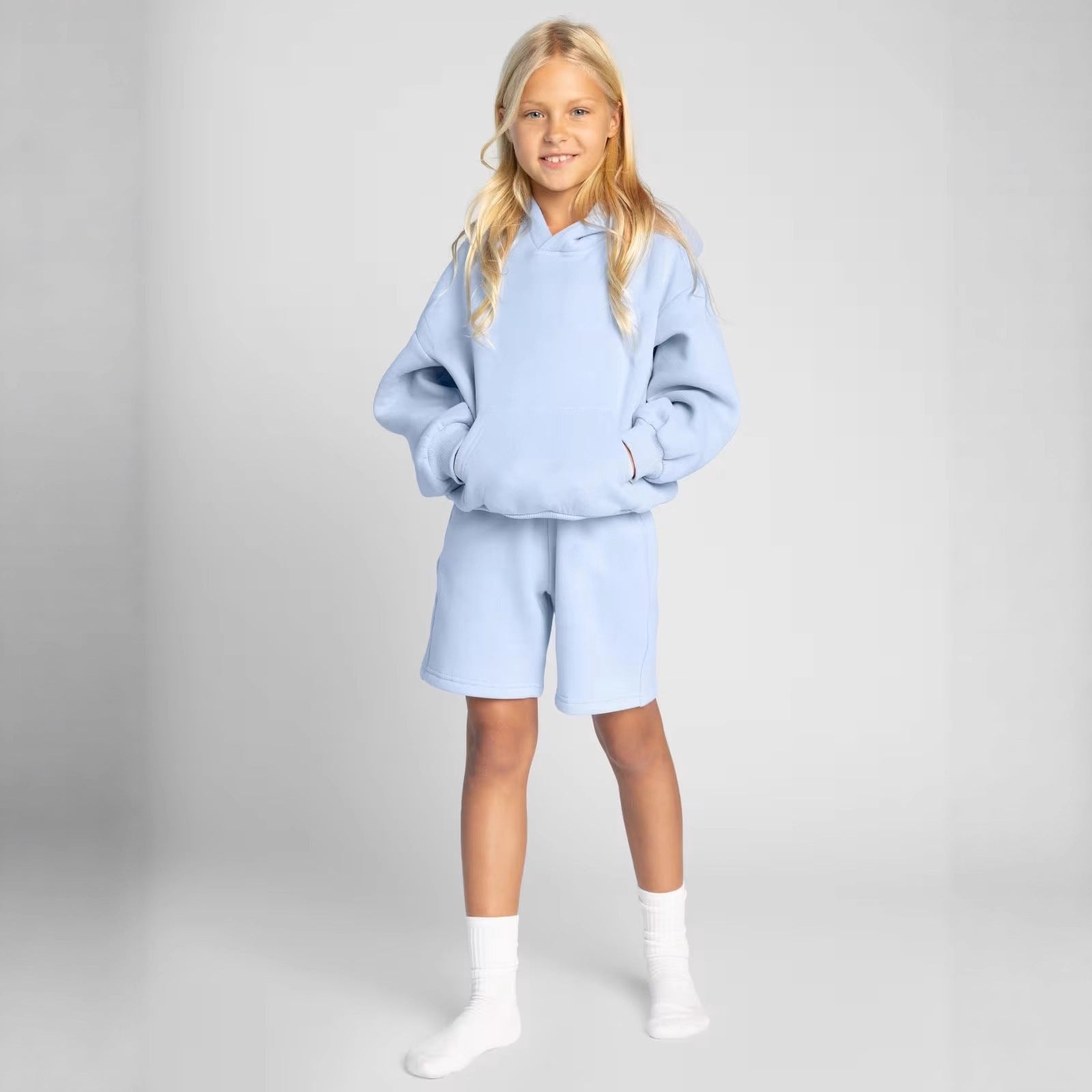 Damen Kapuzensweatshirt und Shorts-Set aus weichem Fleece mit praktischen Taschen WW